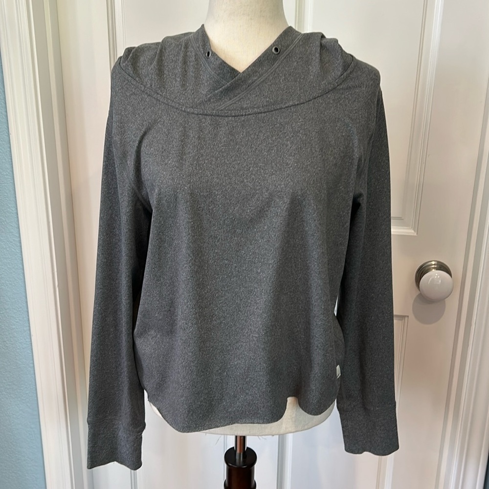 Vuori gray cropped hoodie, size medium